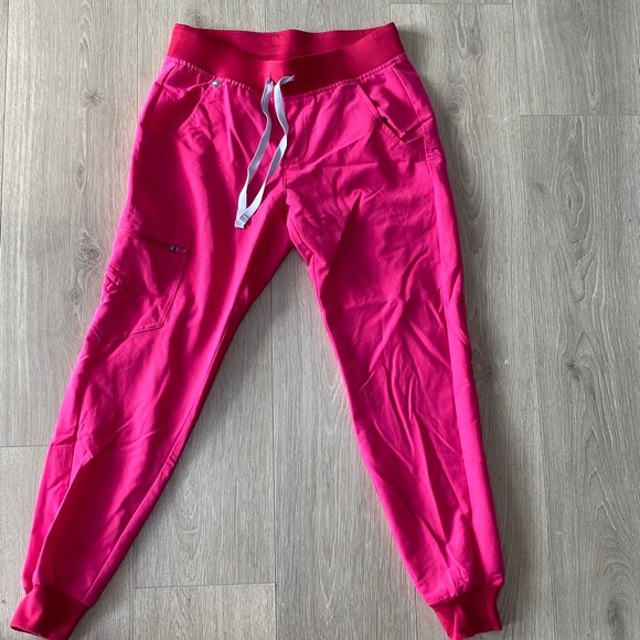 Figs Scrub set-top and jogger pants - Picture 4 of 5
